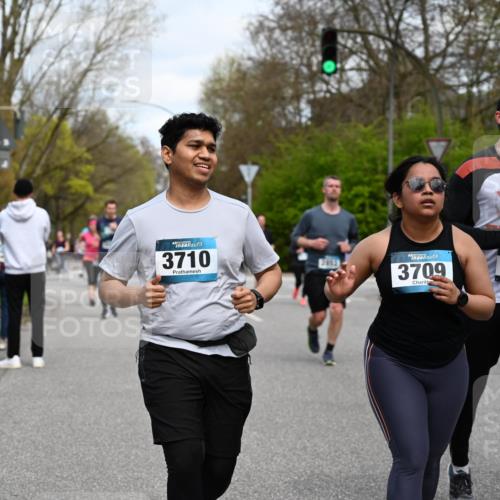 12.04.2026 - 45. Internationalen Wilhelmsburger Insellauf J. Mangold http://msf.ph/oto/9515564 12.04.2026 13:15:27 Ziel 4559, 3308, 3881, 3882, 3767, 3765, 4366, 4227, 3232, 2774, 5725, 3770, 2617, 5453, 4942, 4964, 5675, 4616, 4880, 2832, 3803, 3801, 3250, 5008, 2853, 3280, 3244, 5292, 4861, 2032, 4731, 2884, 3850, 4053, 4053, 5686, 4814, 4491, 2681, 5839, 5582, 5666, 3993, 5517 meine-sportfotos.de
