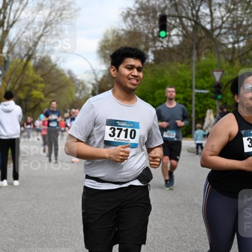 12.04.2026 - 45. Internationalen Wilhelmsburger Insellauf J. Mangold http://msf.ph/oto/9515569 12.04.2026 13:15:28 Ziel 3881, 3882, 3767, 3765, 4366, 4227, 3232, 2774, 5725, 3770, 2617, 5453, 4942, 4964, 5675, 4616, 4880, 4616, 4880, 2832, 3803, 3801, 3250, 5008, 2853, 3280, 3244, 5292, 4861, 2032, 4731, 2884, 3850, 4053, 5686, 5686, 4814, 4491, 2681, 5839, 5582, 5666, 3993, 5517 meine-sportfotos.de