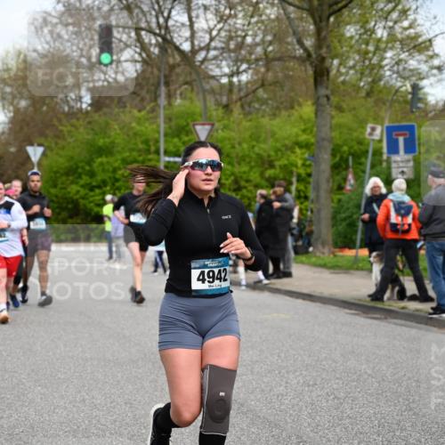 12.04.2026 - 45. Internationalen Wilhelmsburger Insellauf J. Mangold http://msf.ph/oto/9515575 12.04.2026 13:15:31 Ziel 3881, 3882, 3767, 3765, 4366, 4227, 3232, 2774, 5725, 3770, 2617, 5453, 4942, 4964, 5675, 4616, 4880, 2832, 3803, 3801, 3250, 5008, 2853, 3280, 3244, 5292, 4861, 2032, 4731, 2884, 3850, 4053, 5686, 4814, 4491, 2681, 5839, 5582, 5666, 3993, 5517, 3710, 3709 meine-sportfotos.de