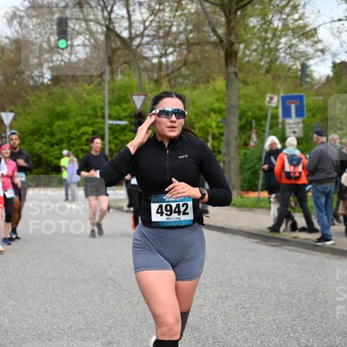 12.04.2026 - 45. Internationalen Wilhelmsburger Insellauf J. Mangold http://msf.ph/oto/9515578 12.04.2026 13:15:31 Ziel 3881, 3882, 3767, 3765, 4366, 4227, 3232, 2774, 5725, 3770, 2617, 5453, 4942, 4964, 5675, 4616, 4880, 2832, 3803, 3801, 3250, 5008, 2853, 3280, 3244, 5292, 4861, 2032, 4731, 2884, 3850, 4053, 5686, 4814, 4491, 2681, 5839, 5582, 5666, 3993, 5517, 3710, 3709 meine-sportfotos.de
