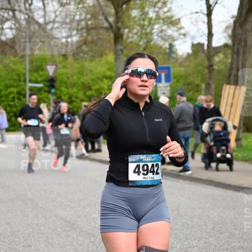 12.04.2026 - 45. Internationalen Wilhelmsburger Insellauf J. Mangold http://msf.ph/oto/9515583 12.04.2026 13:15:31 Ziel 3881, 3882, 3767, 3765, 4366, 4227, 3232, 2774, 5725, 3770, 2617, 5453, 4942, 4964, 5675, 4616, 4880, 2832, 3803, 3801, 3250, 5008, 2853, 3280, 3244, 5292, 4861, 2032, 4731, 2884, 3850, 4053, 5686, 4814, 4491, 2681, 5839, 5582, 5666, 3993, 5517, 3710, 3709 meine-sportfotos.de