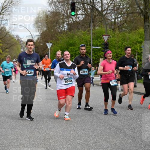 12.04.2026 - 45. Internationalen Wilhelmsburger Insellauf J. Mangold http://msf.ph/oto/9515591 12.04.2026 13:15:33 Ziel 4366, 4227, 3232, 2774, 5725, 3770, 2617, 5453, 4942, 4964, 5675, 4616, 4880, 2832, 3803, 3801, 3250, 3250, 5008, 2853, 3280, 3244, 5292, 4861, 2032, 4731, 2884, 3850, 4053, 5686, 4814, 4491, 2681, 5839, 5582, 5666, 3993, 5517, 3710, 3709 meine-sportfotos.de