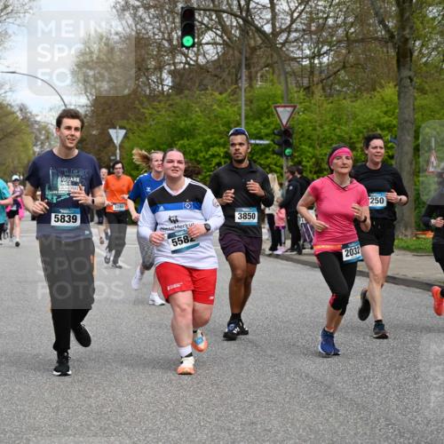 12.04.2026 - 45. Internationalen Wilhelmsburger Insellauf J. Mangold http://msf.ph/oto/9515595 12.04.2026 13:15:33 Ziel 4366, 4227, 3232, 2774, 5725, 3770, 2617, 5453, 4942, 4964, 5675, 4616, 4880, 2832, 3803, 3801, 3250, 3250, 5008, 2853, 3280, 3244, 5292, 4861, 2032, 4731, 2884, 3850, 4053, 5686, 4814, 4491, 2681, 5839, 5582, 5666, 3993, 5517, 3710, 3709 meine-sportfotos.de