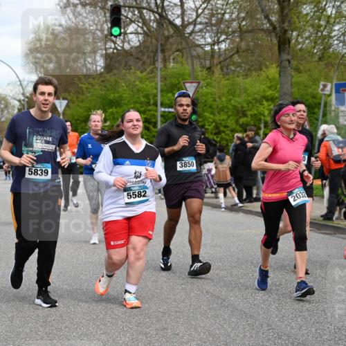 12.04.2026 - 45. Internationalen Wilhelmsburger Insellauf J. Mangold http://msf.ph/oto/9515600 12.04.2026 13:15:33 Ziel 4366, 4227, 3232, 2774, 5725, 3770, 2617, 5453, 4942, 4964, 5675, 4616, 4880, 2832, 3803, 3801, 3250, 3250, 5008, 2853, 3280, 3244, 5292, 4861, 2032, 4731, 2884, 3850, 4053, 5686, 4814, 4491, 2681, 5839, 5582, 5666, 3993, 5517, 3710, 3709 meine-sportfotos.de