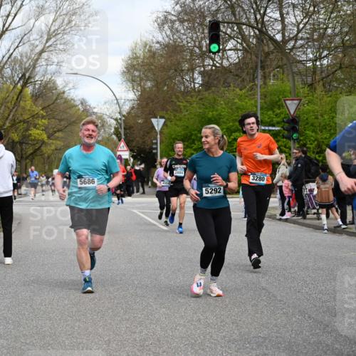 12.04.2026 - 45. Internationalen Wilhelmsburger Insellauf J. Mangold http://msf.ph/oto/9515614 12.04.2026 13:15:36 Ziel 4366, 4227, 3232, 2774, 5725, 3770, 2617, 5453, 4942, 4964, 5675, 4616, 4880, 2832, 3803, 3801, 3250, 5008, 2853, 3280, 3244, 5292, 4861, 3244, 5292, 4861, 2032, 4731, 2884, 3850, 4053, 5686, 4814, 4491, 2681, 5839, 5582, 5666, 3993, 5517, 3710, 3709, 4132 meine-sportfotos.de