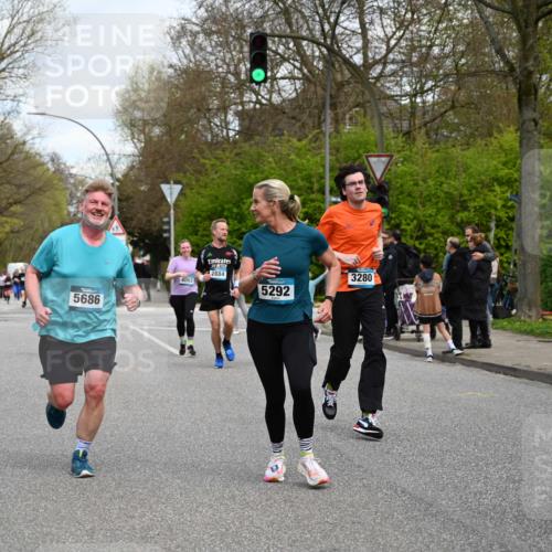 12.04.2026 - 45. Internationalen Wilhelmsburger Insellauf J. Mangold http://msf.ph/oto/9515619 12.04.2026 13:15:37 Ziel 4227, 3232, 2774, 5725, 3770, 2617, 5453, 4942, 4964, 5675, 4616, 4880, 2832, 3803, 3801, 3250, 5008, 2853, 3280, 3244, 5292, 4861, 2032, 2032, 4731, 2884, 3850, 4053, 5686, 4814, 4491, 2681, 5839, 5582, 5666, 5666, 3993, 5517, 3710, 3709, 4132 meine-sportfotos.de