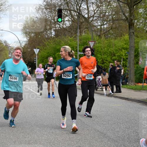 12.04.2026 - 45. Internationalen Wilhelmsburger Insellauf J. Mangold http://msf.ph/oto/9515620 12.04.2026 13:15:37 Ziel 4227, 3232, 2774, 5725, 3770, 2617, 5453, 4942, 4964, 5675, 4616, 4880, 2832, 3803, 3801, 3250, 5008, 2853, 3280, 3244, 5292, 4861, 2032, 2032, 4731, 2884, 3850, 4053, 5686, 4814, 4491, 2681, 5839, 5582, 5666, 5666, 3993, 5517, 3710, 3709, 4132 meine-sportfotos.de