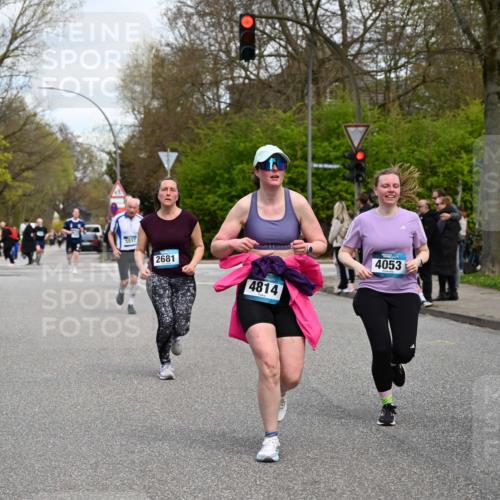 12.04.2026 - 45. Internationalen Wilhelmsburger Insellauf J. Mangold http://msf.ph/oto/9515642 12.04.2026 13:15:40 Ziel 3232, 2774, 5725, 3770, 2617, 5453, 4942, 4964, 5675, 4616, 4880, 2832, 3803, 3801, 3250, 5008, 2853, 3280, 3244, 5292, 4861, 2032, 4731, 2884, 3850, 4053, 5686, 5686, 4814, 4491, 2681, 5839, 5582, 5666, 3993, 5517, 3710, 3709, 4132, 2849, 4808, 5261 meine-sportfotos.de