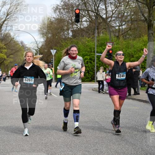 12.04.2026 - 45. Internationalen Wilhelmsburger Insellauf J. Mangold http://msf.ph/oto/9515678 12.04.2026 13:16:04 Ziel 4053, 5686, 4814, 4491, 2681, 5839, 5582, 5666, 3993, 5517, 3710, 3709, 4132, 2849, 4808, 5261, 5261, 3220, 4502, 3897, 3245, 4849, 3195, 5275, 5269, 4820, 4926, 3656, 4312, 5404, 3704 meine-sportfotos.de