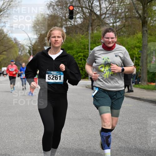 12.04.2026 - 45. Internationalen Wilhelmsburger Insellauf J. Mangold http://msf.ph/oto/9515692 12.04.2026 13:16:06 Ziel 4814, 4491, 2681, 5839, 5582, 5666, 3993, 5517, 3710, 3709, 4132, 2849, 4808, 5261, 3220, 4502, 3897, 3245, 4849, 3195, 5275, 5269, 4820, 4926, 3656, 4312, 5404, 3704 meine-sportfotos.de