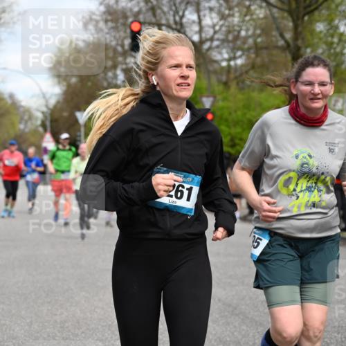 12.04.2026 - 45. Internationalen Wilhelmsburger Insellauf J. Mangold http://msf.ph/oto/9515698 12.04.2026 13:16:06 Ziel 4814, 4491, 2681, 5839, 5582, 5666, 3993, 5517, 3710, 3709, 4132, 2849, 4808, 5261, 3220, 4502, 3897, 3245, 4849, 3195, 5275, 5269, 4820, 4926, 3656, 4312, 5404, 3704 meine-sportfotos.de