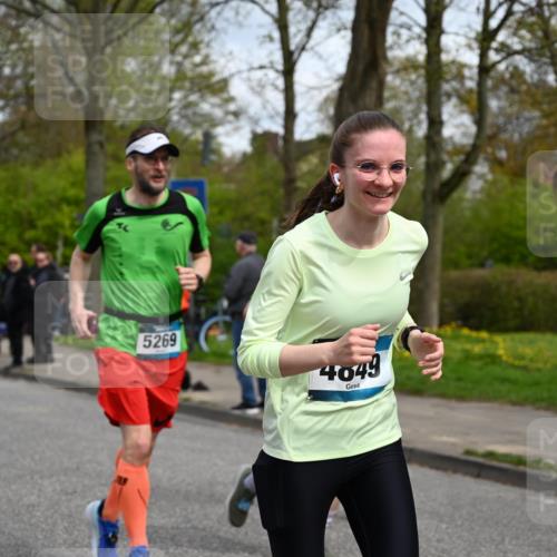 12.04.2026 - 45. Internationalen Wilhelmsburger Insellauf J. Mangold http://msf.ph/oto/9515723 12.04.2026 13:16:11 Ziel 2681, 5839, 5582, 5666, 3993, 5517, 3710, 3709, 4132, 2849, 4808, 5261, 3220, 4502, 3897, 3245, 4849, 3195, 5275, 5269, 4820, 4926, 3656, 4312, 5404, 3704, 3846, 2316 meine-sportfotos.de