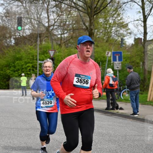 12.04.2026 - 45. Internationalen Wilhelmsburger Insellauf J. Mangold http://msf.ph/oto/9515729 12.04.2026 13:16:12 Ziel 2681, 5839, 5582, 5666, 3993, 5517, 3710, 3709, 4132, 2849, 4808, 5261, 3220, 4502, 3897, 3245, 4849, 3195, 3195, 5275, 5269, 4820, 4926, 3656, 4312, 5404, 5404, 3704, 3846, 2316 meine-sportfotos.de