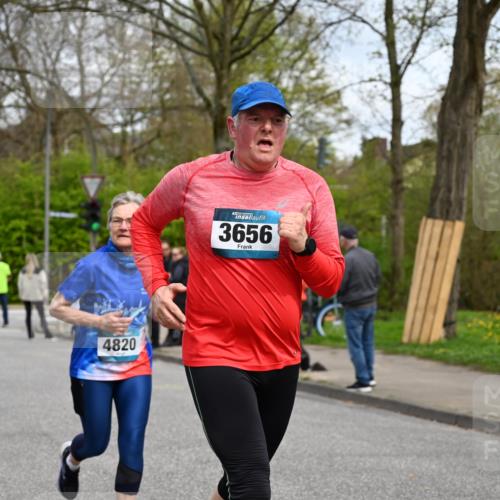12.04.2026 - 45. Internationalen Wilhelmsburger Insellauf J. Mangold http://msf.ph/oto/9515732 12.04.2026 13:16:13 Ziel 5666, 3993, 5517, 3710, 3709, 4132, 2849, 4808, 5261, 3220, 4502, 3897, 3245, 4849, 3195, 5275, 5269, 5275, 5269, 4820, 4926, 3656, 4312, 5404, 3704, 3846, 2316 meine-sportfotos.de