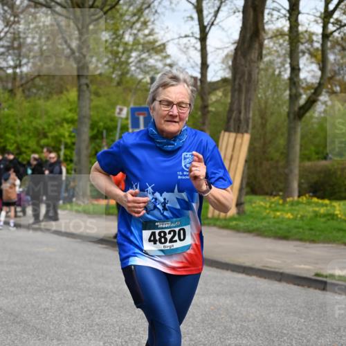 12.04.2026 - 45. Internationalen Wilhelmsburger Insellauf J. Mangold http://msf.ph/oto/9515740 12.04.2026 13:16:14 Ziel 5666, 3993, 5517, 3710, 3709, 4132, 2849, 4808, 5261, 3220, 4502, 3897, 3245, 4849, 3195, 5275, 5269, 4820, 4926, 4820, 4926, 3656, 4312, 5404, 3704, 3846, 2316 meine-sportfotos.de