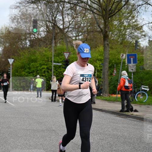 12.04.2026 - 45. Internationalen Wilhelmsburger Insellauf J. Mangold http://msf.ph/oto/9515749 12.04.2026 13:16:21 Ziel 4132, 2849, 4808, 5261, 3220, 4502, 3897, 3245, 4849, 3195, 5275, 5269, 4820, 4926, 3656, 4312, 4312, 5404, 3704, 3846, 2316, 5487, 3040, 4752 meine-sportfotos.de