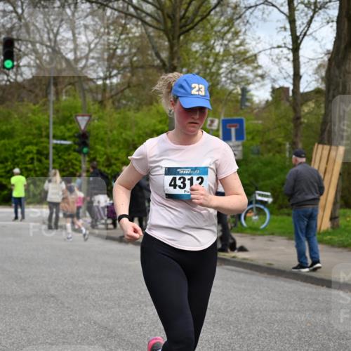 12.04.2026 - 45. Internationalen Wilhelmsburger Insellauf J. Mangold http://msf.ph/oto/9515754 12.04.2026 13:16:22 Ziel 4132, 2849, 4808, 5261, 3220, 4502, 3897, 3245, 4849, 3195, 5275, 5269, 4820, 4926, 3656, 4312, 5404, 3704, 3846, 2316, 2316, 5487, 3040, 4752 meine-sportfotos.de