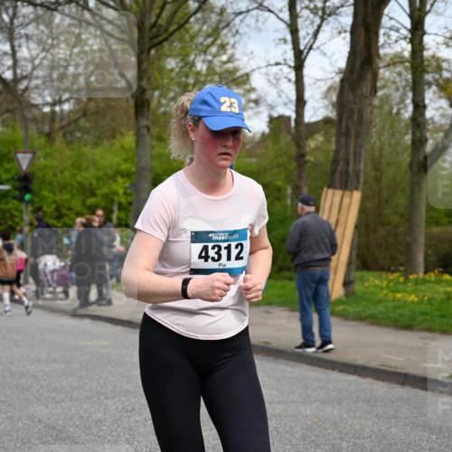 12.04.2026 - 45. Internationalen Wilhelmsburger Insellauf J. Mangold http://msf.ph/oto/9515756 12.04.2026 13:16:22 Ziel 4132, 2849, 4808, 5261, 3220, 4502, 3897, 3245, 4849, 3195, 5275, 5269, 4820, 4926, 3656, 4312, 5404, 3704, 3846, 2316, 2316, 5487, 3040, 4752 meine-sportfotos.de