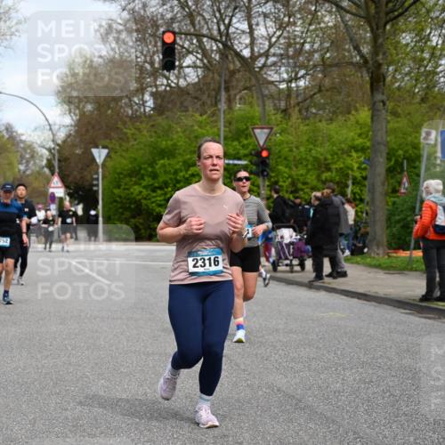 12.04.2026 - 45. Internationalen Wilhelmsburger Insellauf J. Mangold http://msf.ph/oto/9515780 12.04.2026 13:16:29 Ziel 5261, 3220, 4502, 3897, 3245, 4849, 3195, 5275, 5269, 4820, 4926, 3656, 4312, 5404, 3704, 3846, 2316, 5487, 3040, 4752, 3886, 3097, 2942, 3575 meine-sportfotos.de