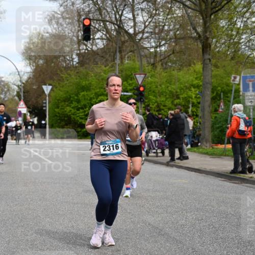 12.04.2026 - 45. Internationalen Wilhelmsburger Insellauf J. Mangold http://msf.ph/oto/9515781 12.04.2026 13:16:29 Ziel 5261, 3220, 4502, 3897, 3245, 4849, 3195, 5275, 5269, 4820, 4926, 3656, 4312, 5404, 3704, 3846, 2316, 5487, 3040, 4752, 3886, 3097, 2942, 3575 meine-sportfotos.de