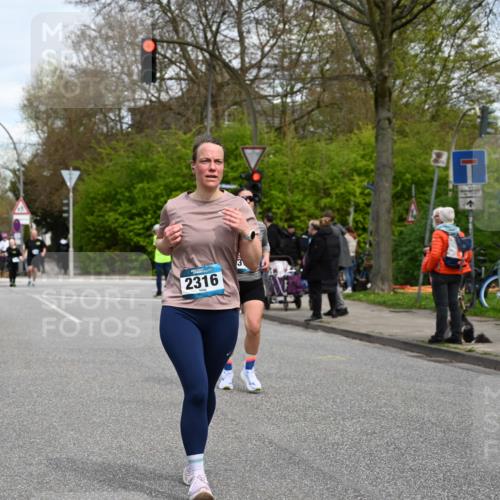12.04.2026 - 45. Internationalen Wilhelmsburger Insellauf J. Mangold http://msf.ph/oto/9515782 12.04.2026 13:16:29 Ziel 5261, 3220, 4502, 3897, 3245, 4849, 3195, 5275, 5269, 4820, 4926, 3656, 4312, 5404, 3704, 3846, 2316, 5487, 3040, 4752, 3886, 3097, 2942, 3575 meine-sportfotos.de