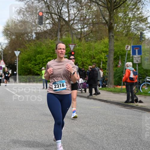 12.04.2026 - 45. Internationalen Wilhelmsburger Insellauf J. Mangold http://msf.ph/oto/9515783 12.04.2026 13:16:29 Ziel 5261, 3220, 4502, 3897, 3245, 4849, 3195, 5275, 5269, 4820, 4926, 3656, 4312, 5404, 3704, 3846, 2316, 5487, 3040, 4752, 3886, 3097, 2942, 3575 meine-sportfotos.de