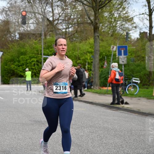 12.04.2026 - 45. Internationalen Wilhelmsburger Insellauf J. Mangold http://msf.ph/oto/9515787 12.04.2026 13:16:29 Ziel 5261, 3220, 4502, 3897, 3245, 4849, 3195, 5275, 5269, 4820, 4926, 3656, 4312, 5404, 3704, 3846, 2316, 5487, 3040, 4752, 3886, 3097, 2942, 3575 meine-sportfotos.de