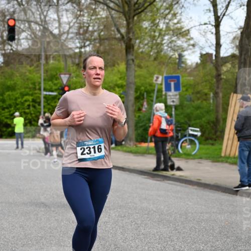 12.04.2026 - 45. Internationalen Wilhelmsburger Insellauf J. Mangold http://msf.ph/oto/9515790 12.04.2026 13:16:30 Ziel 3220, 4502, 3897, 3245, 4849, 3195, 5275, 5269, 4820, 4926, 3656, 4312, 5404, 3704, 3846, 2316, 5487, 5487, 3040, 4752, 3886, 3097, 2942, 3575 meine-sportfotos.de