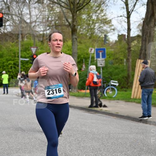 12.04.2026 - 45. Internationalen Wilhelmsburger Insellauf J. Mangold http://msf.ph/oto/9515791 12.04.2026 13:16:30 Ziel 3220, 4502, 3897, 3245, 4849, 3195, 5275, 5269, 4820, 4926, 3656, 4312, 5404, 3704, 3846, 2316, 5487, 5487, 3040, 4752, 3886, 3097, 2942, 3575 meine-sportfotos.de
