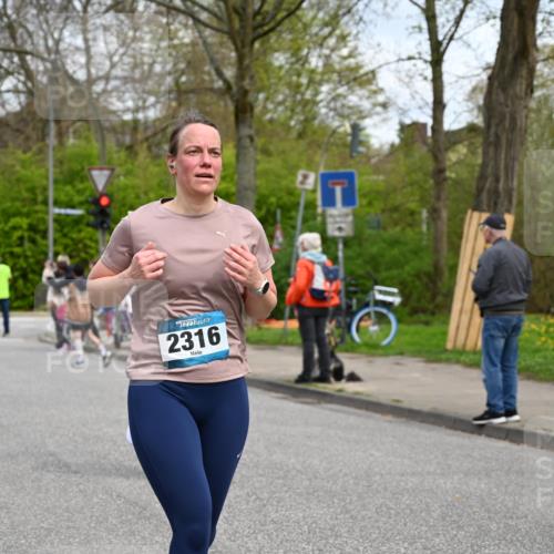 12.04.2026 - 45. Internationalen Wilhelmsburger Insellauf J. Mangold http://msf.ph/oto/9515792 12.04.2026 13:16:30 Ziel 3220, 4502, 3897, 3245, 4849, 3195, 5275, 5269, 4820, 4926, 3656, 4312, 5404, 3704, 3846, 2316, 5487, 5487, 3040, 4752, 3886, 3097, 2942, 3575 meine-sportfotos.de