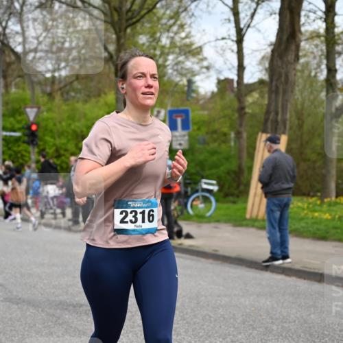 12.04.2026 - 45. Internationalen Wilhelmsburger Insellauf J. Mangold http://msf.ph/oto/9515795 12.04.2026 13:16:30 Ziel 3220, 4502, 3897, 3245, 4849, 3195, 5275, 5269, 4820, 4926, 3656, 4312, 5404, 3704, 3846, 2316, 5487, 5487, 3040, 4752, 3886, 3097, 2942, 3575 meine-sportfotos.de