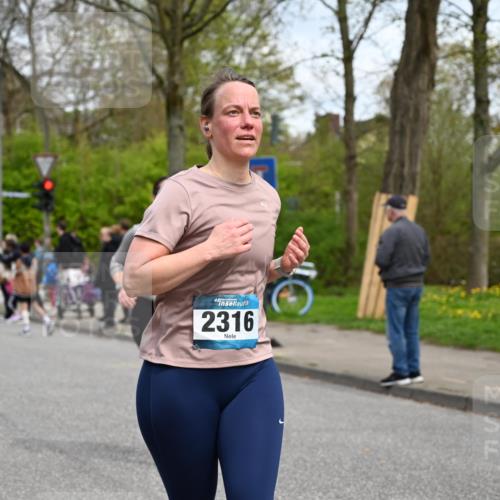 12.04.2026 - 45. Internationalen Wilhelmsburger Insellauf J. Mangold http://msf.ph/oto/9515796 12.04.2026 13:16:30 Ziel 3220, 4502, 3897, 3245, 4849, 3195, 5275, 5269, 4820, 4926, 3656, 4312, 5404, 3704, 3846, 2316, 5487, 5487, 3040, 4752, 3886, 3097, 2942, 3575 meine-sportfotos.de