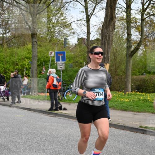 12.04.2026 - 45. Internationalen Wilhelmsburger Insellauf J. Mangold http://msf.ph/oto/9515797 12.04.2026 13:16:31 Ziel 3897, 3245, 4849, 3195, 5275, 5269, 4820, 4926, 3656, 4312, 5404, 3704, 3846, 3846, 2316, 5487, 3040, 3040, 4752, 3886, 3097, 2942, 3575 meine-sportfotos.de