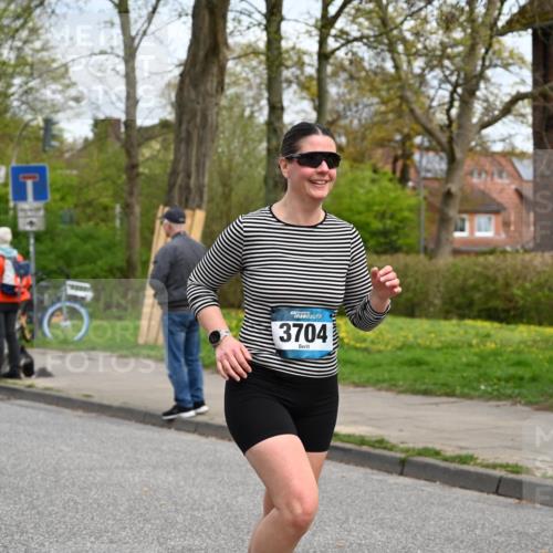 12.04.2026 - 45. Internationalen Wilhelmsburger Insellauf J. Mangold http://msf.ph/oto/9515801 12.04.2026 13:16:31 Ziel 3897, 3245, 4849, 3195, 5275, 5269, 4820, 4926, 3656, 4312, 5404, 3704, 3846, 3846, 2316, 5487, 3040, 3040, 4752, 3886, 3097, 2942, 3575 meine-sportfotos.de