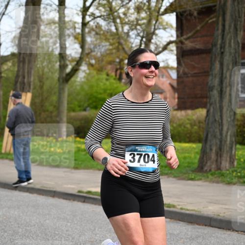 12.04.2026 - 45. Internationalen Wilhelmsburger Insellauf J. Mangold http://msf.ph/oto/9515804 12.04.2026 13:16:32 Ziel 3897, 3245, 4849, 3195, 5275, 5269, 4820, 4926, 3656, 4312, 5404, 3704, 3846, 2316, 5487, 3040, 4752, 3886, 3097, 2942, 3575 meine-sportfotos.de