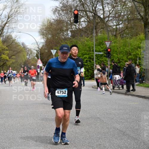 12.04.2026 - 45. Internationalen Wilhelmsburger Insellauf J. Mangold http://msf.ph/oto/9515810 12.04.2026 13:16:33 Ziel 3897, 3245, 4849, 3195, 5275, 5269, 4820, 4926, 3656, 4312, 5404, 3704, 3846, 2316, 5487, 3040, 4752, 4752, 3886, 3097, 2942, 3575, 2670, 3061 meine-sportfotos.de