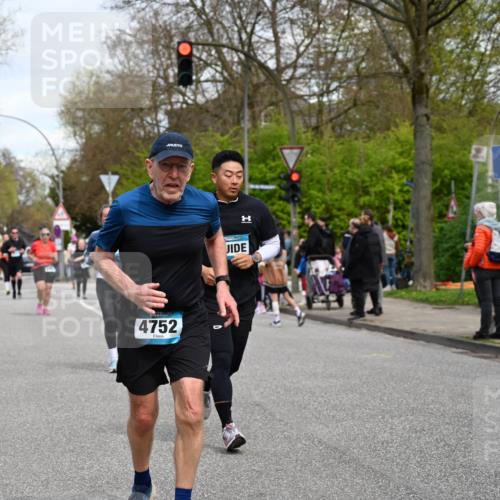 12.04.2026 - 45. Internationalen Wilhelmsburger Insellauf J. Mangold http://msf.ph/oto/9515815 12.04.2026 13:16:33 Ziel 3897, 3245, 4849, 3195, 5275, 5269, 4820, 4926, 3656, 4312, 5404, 3704, 3846, 2316, 5487, 3040, 4752, 4752, 3886, 3097, 2942, 3575, 2670, 3061 meine-sportfotos.de