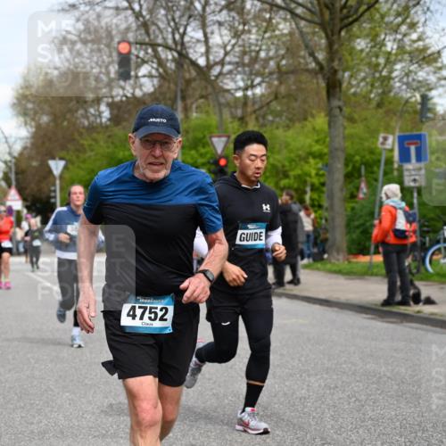 12.04.2026 - 45. Internationalen Wilhelmsburger Insellauf J. Mangold http://msf.ph/oto/9515820 12.04.2026 13:16:34 Ziel 3245, 4849, 3195, 5275, 5269, 4820, 4926, 3656, 4312, 5404, 3704, 3846, 2316, 2316, 5487, 3040, 4752, 3886, 3097, 2942, 3575, 2670, 3061 meine-sportfotos.de