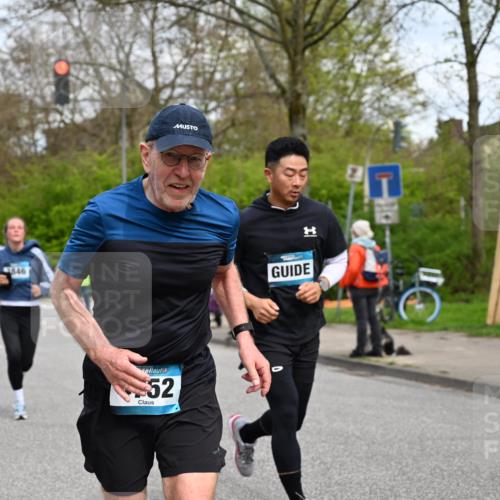 12.04.2026 - 45. Internationalen Wilhelmsburger Insellauf J. Mangold http://msf.ph/oto/9515824 12.04.2026 13:16:34 Ziel 3245, 4849, 3195, 5275, 5269, 4820, 4926, 3656, 4312, 5404, 3704, 3846, 2316, 2316, 5487, 3040, 4752, 3886, 3097, 2942, 3575, 2670, 3061 meine-sportfotos.de