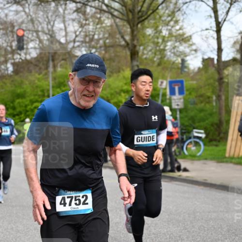 12.04.2026 - 45. Internationalen Wilhelmsburger Insellauf J. Mangold http://msf.ph/oto/9515825 12.04.2026 13:16:34 Ziel 3245, 4849, 3195, 5275, 5269, 4820, 4926, 3656, 4312, 5404, 3704, 3846, 2316, 2316, 5487, 3040, 4752, 3886, 3097, 2942, 3575, 2670, 3061 meine-sportfotos.de