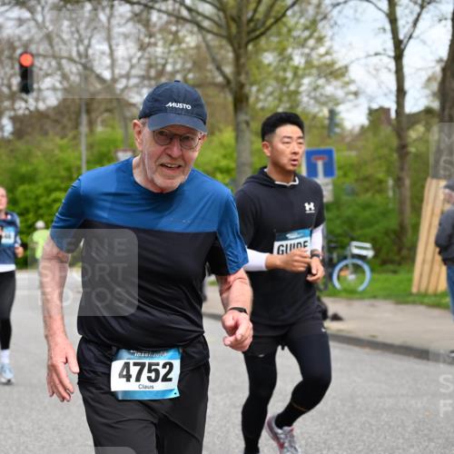 12.04.2026 - 45. Internationalen Wilhelmsburger Insellauf J. Mangold http://msf.ph/oto/9515826 12.04.2026 13:16:34 Ziel 3245, 4849, 3195, 5275, 5269, 4820, 4926, 3656, 4312, 5404, 3704, 3846, 2316, 2316, 5487, 3040, 4752, 3886, 3097, 2942, 3575, 2670, 3061 meine-sportfotos.de