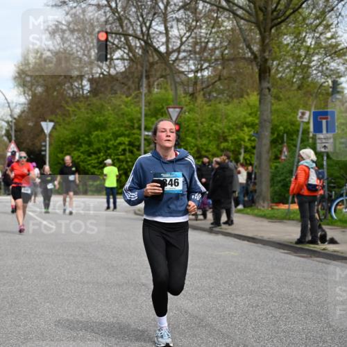 12.04.2026 - 45. Internationalen Wilhelmsburger Insellauf J. Mangold http://msf.ph/oto/9515827 12.04.2026 13:16:36 Ziel 3195, 5275, 5269, 4820, 4926, 3656, 4312, 5404, 3704, 3846, 2316, 5487, 3040, 4752, 3886, 3097, 2942, 3097, 2942, 3575, 2670, 3061, 3281, 4315 meine-sportfotos.de