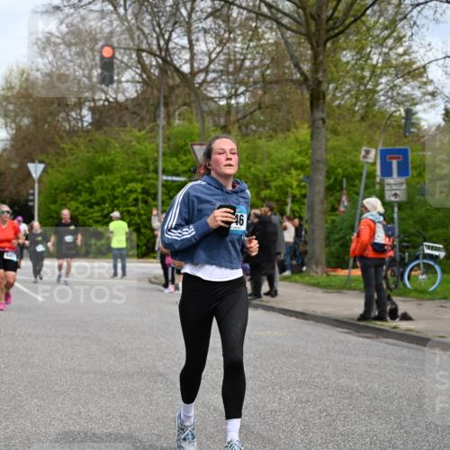 12.04.2026 - 45. Internationalen Wilhelmsburger Insellauf J. Mangold http://msf.ph/oto/9515829 12.04.2026 13:16:36 Ziel 3195, 5275, 5269, 4820, 4926, 3656, 4312, 5404, 3704, 3846, 2316, 5487, 3040, 4752, 3886, 3097, 2942, 3097, 2942, 3575, 2670, 3061, 3281, 4315 meine-sportfotos.de