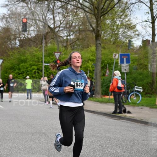 12.04.2026 - 45. Internationalen Wilhelmsburger Insellauf J. Mangold http://msf.ph/oto/9515831 12.04.2026 13:16:36 Ziel 3195, 5275, 5269, 4820, 4926, 3656, 4312, 5404, 3704, 3846, 2316, 5487, 3040, 4752, 3886, 3097, 2942, 3097, 2942, 3575, 2670, 3061, 3281, 4315 meine-sportfotos.de