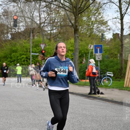 12.04.2026 - 45. Internationalen Wilhelmsburger Insellauf J. Mangold http://msf.ph/oto/9515832 12.04.2026 13:16:36 Ziel 3195, 5275, 5269, 4820, 4926, 3656, 4312, 5404, 3704, 3846, 2316, 5487, 3040, 4752, 3886, 3097, 2942, 3097, 2942, 3575, 2670, 3061, 3281, 4315 meine-sportfotos.de