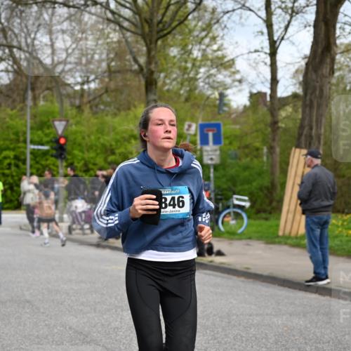 12.04.2026 - 45. Internationalen Wilhelmsburger Insellauf J. Mangold http://msf.ph/oto/9515836 12.04.2026 13:16:36 Ziel 3195, 5275, 5269, 4820, 4926, 3656, 4312, 5404, 3704, 3846, 2316, 5487, 3040, 4752, 3886, 3097, 2942, 3097, 2942, 3575, 2670, 3061, 3281, 4315 meine-sportfotos.de