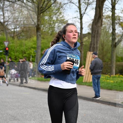 12.04.2026 - 45. Internationalen Wilhelmsburger Insellauf J. Mangold http://msf.ph/oto/9515839 12.04.2026 13:16:37 Ziel 3195, 5275, 5269, 4820, 4926, 3656, 4312, 5404, 3704, 3846, 2316, 5487, 3040, 4752, 3886, 3097, 2942, 3575, 2670, 3061, 3281, 4315, 4867 meine-sportfotos.de
