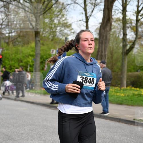 12.04.2026 - 45. Internationalen Wilhelmsburger Insellauf J. Mangold http://msf.ph/oto/9515840 12.04.2026 13:16:37 Ziel 3195, 5275, 5269, 4820, 4926, 3656, 4312, 5404, 3704, 3846, 2316, 5487, 3040, 4752, 3886, 3097, 2942, 3575, 2670, 3061, 3281, 4315, 4867 meine-sportfotos.de