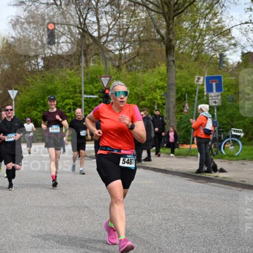 12.04.2026 - 45. Internationalen Wilhelmsburger Insellauf J. Mangold http://msf.ph/oto/9515845 12.04.2026 13:16:41 Ziel 3656, 4312, 5404, 3704, 3846, 2316, 5487, 3040, 4752, 3886, 3097, 2942, 3575, 2670, 3061, 3281, 4315, 4867, 4868, 4130, 4129, 2609, 2610, 2571 meine-sportfotos.de
