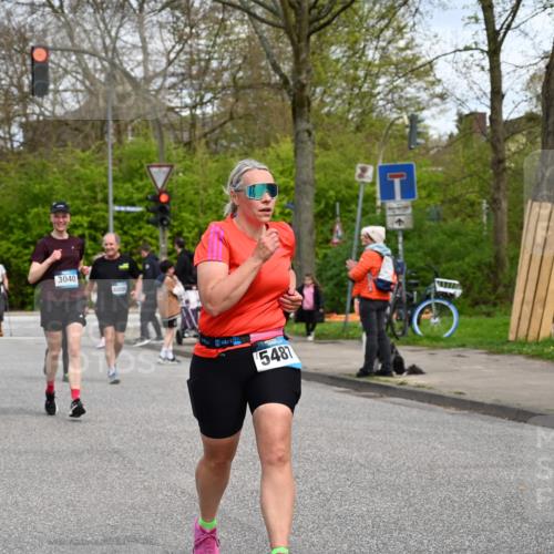 12.04.2026 - 45. Internationalen Wilhelmsburger Insellauf J. Mangold http://msf.ph/oto/9515849 12.04.2026 13:16:41 Ziel 3656, 4312, 5404, 3704, 3846, 2316, 5487, 3040, 4752, 3886, 3097, 2942, 3575, 2670, 3061, 3281, 4315, 4867, 4868, 4130, 4129, 2609, 2610, 2571 meine-sportfotos.de